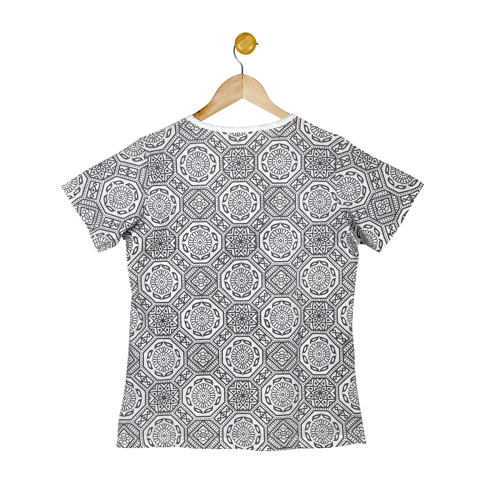 Women's Saeen Ki Biwi Bhi Saeen Grey and White Ajrak Print T-Shirt & Trouser Set